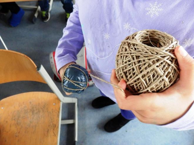 Educación para la Ciudadanía ayuda al desarrollo EDUCACIÓN PARA UNA CIUDADANÍA GLOBAL – GLOBALES LERNEN Educación para el Desarrollo Sostenible integridad del medio ambiente justicia social empatía cambio de perspectiva desarrollo del pensamiento crítico metodología interactiva solidaridad activa Globales Lernen Aprender Global