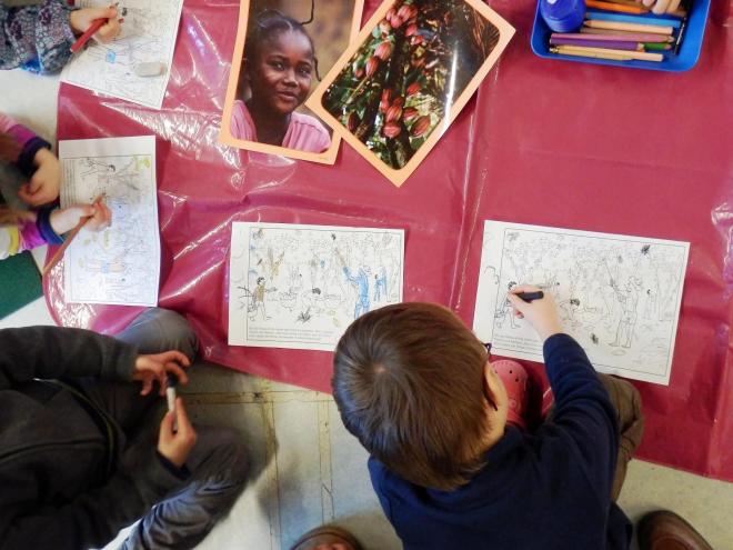 Educación para la Ciudadanía ayuda al desarrollo EDUCACIÓN PARA UNA CIUDADANÍA GLOBAL – GLOBALES LERNEN Educación para el Desarrollo Sostenible integridad del medio ambiente justicia social empatía cambio de perspectiva desarrollo del pensamiento crítico metodología interactiva solidaridad activa Globales Lernen Aprender Global