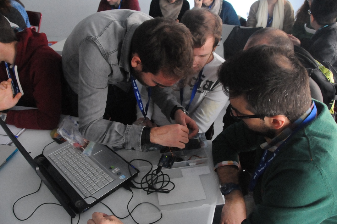 Taller Robótica educativa: ARDUINO EN DOS HORAS Primeras prácticas sencillas para llevar al aula_3