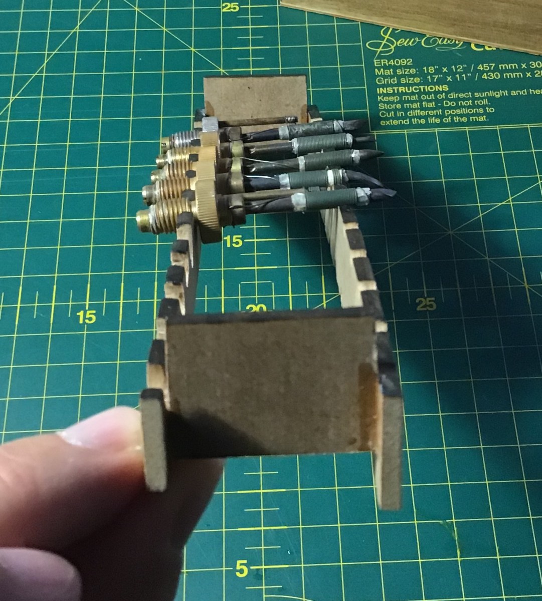 Estuche puntas pirógrafo 09